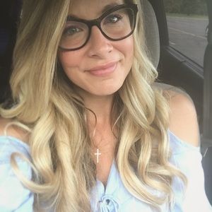 Meet your Posher, Rebecca